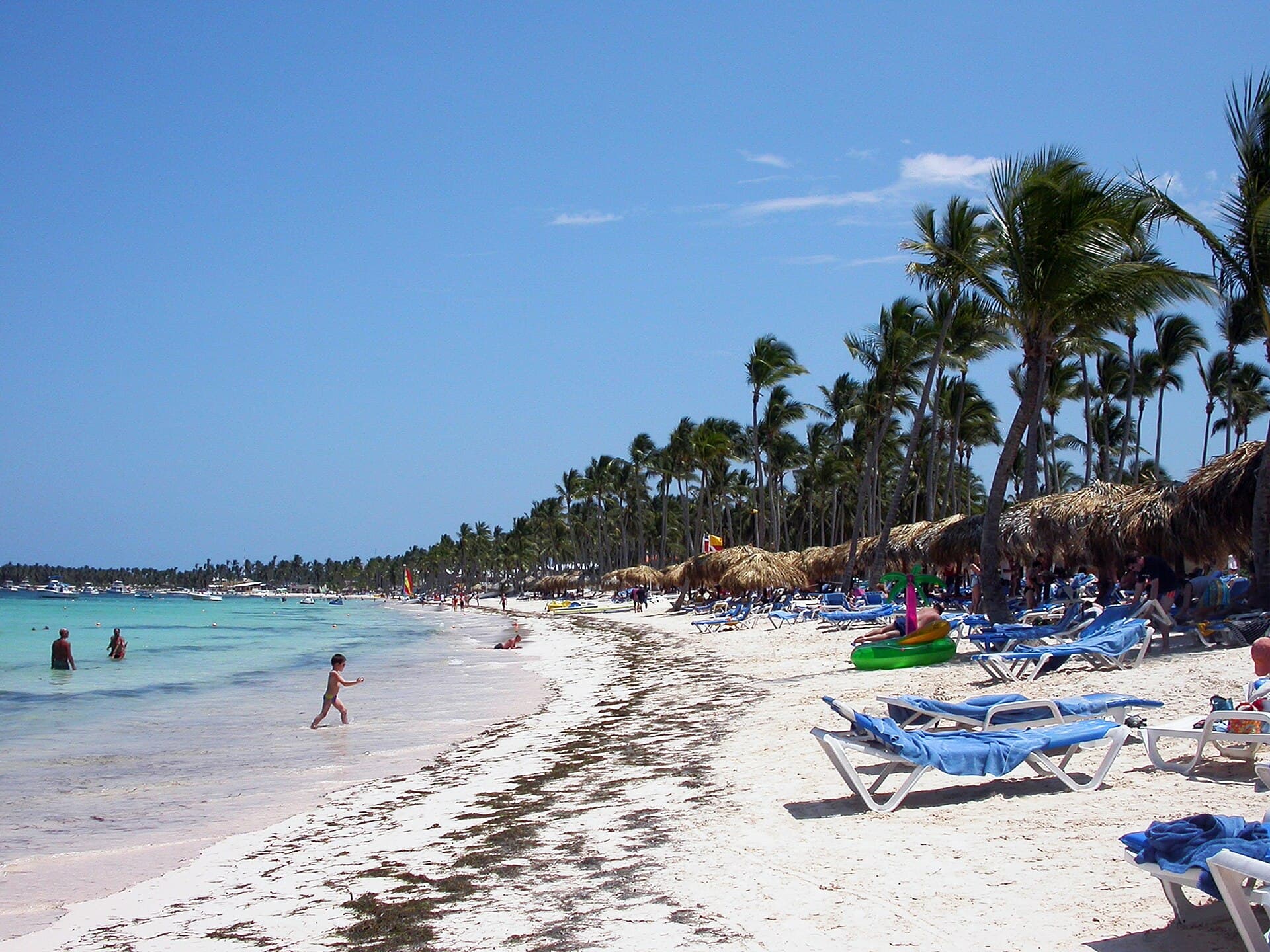 Strandabschnitt nach Südosten in der Region Punta Cana.