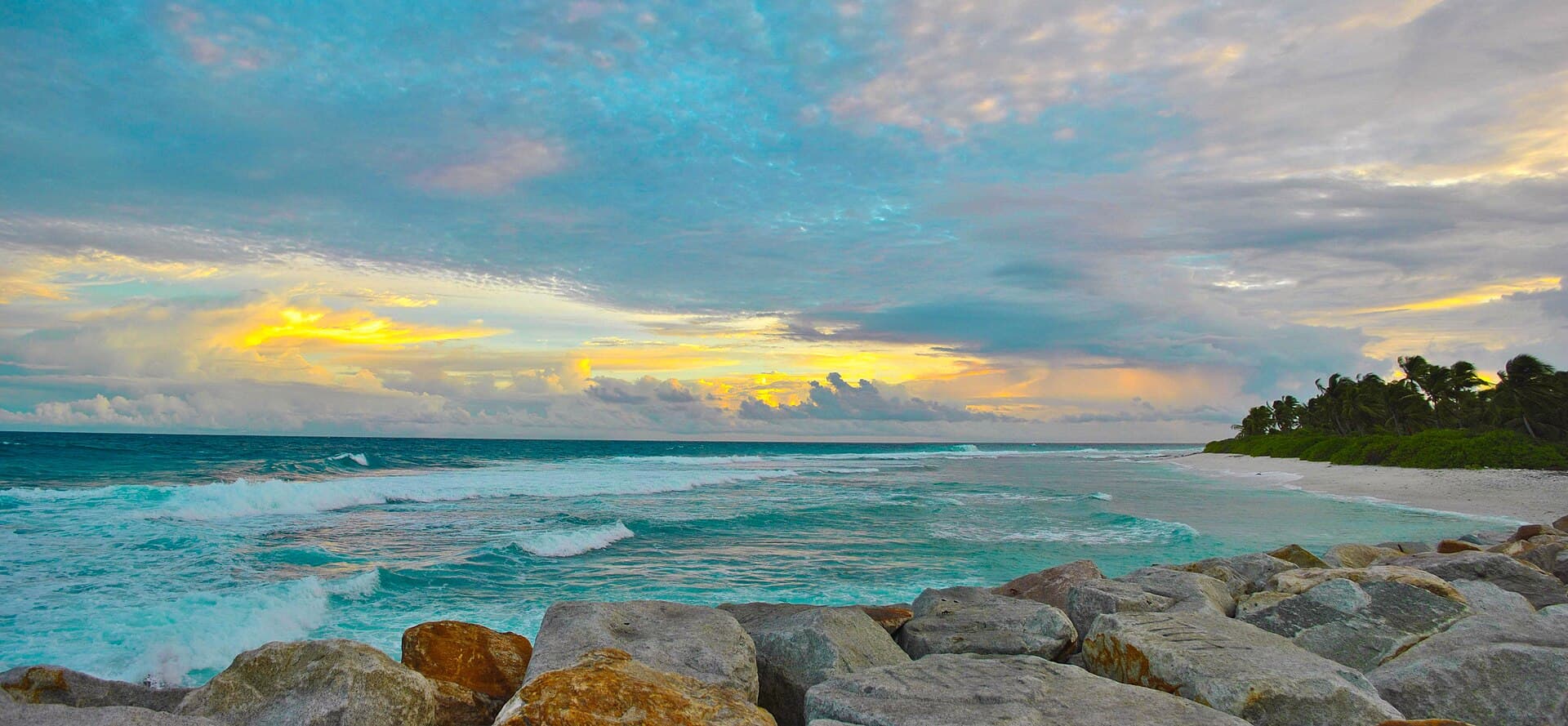 Sunset point at Fuvahmulah harbour, an open water horizon.